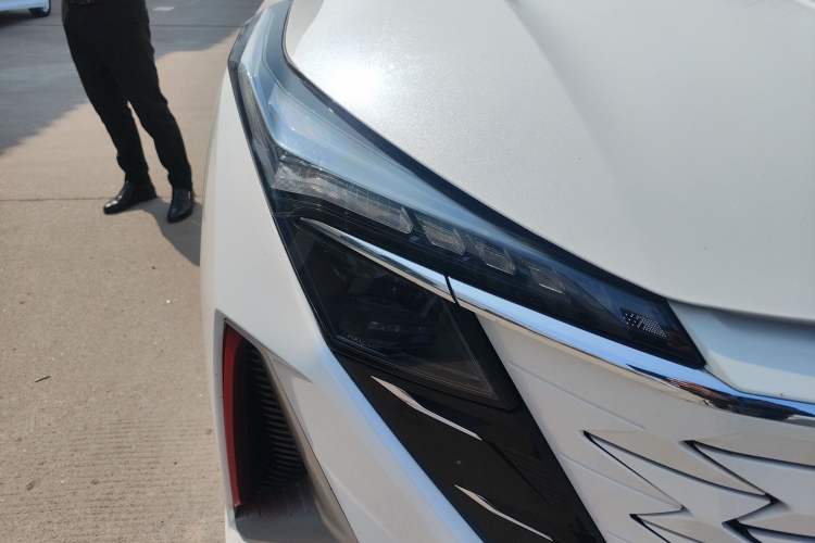 Used CHANGAN OSHAN Z6 2023 Blue Whale 1.5T DCT Smart-Led City Edition
