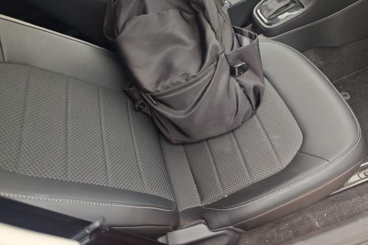 Used Skoda Rapid Spaceback 2016 Revised 1.6L Automatic Chuanxing Version Right Front Seat