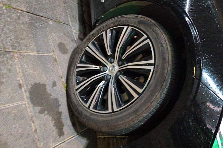 Used Volvo S90 New Energy 2022 T8 eDrive Hybrid Luxury Edition Right Front Wheel Hub