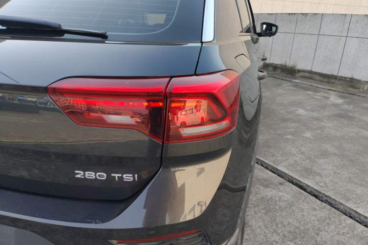 Used Volkswagen T-ROC 2021 280TSI DSG Two-Wheel Drive Elite Connect Edition
