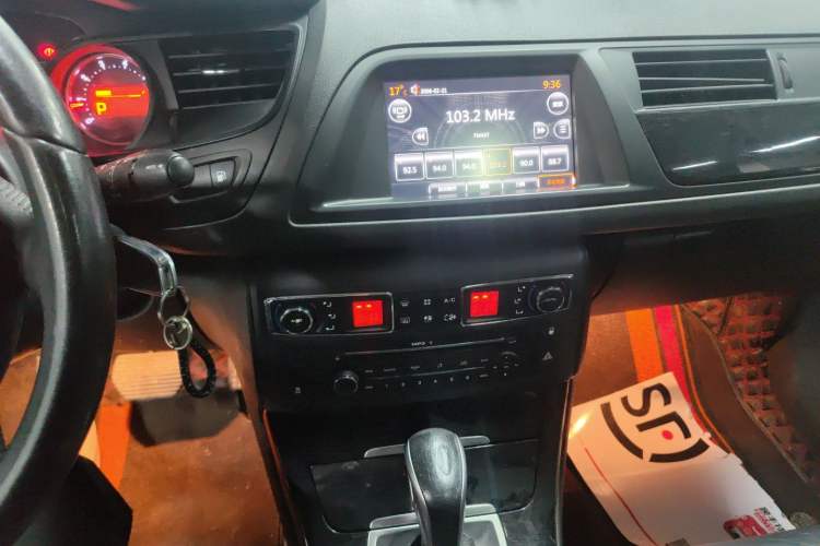 Used Citroen C5 2014 2.0L Automatic Luxury Edition Audio And AC Panel