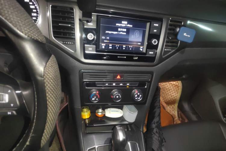 Used Volkswagen Golf Sportsvan 2018 230TSI Automatic Trend Edition Audio And AC Panel