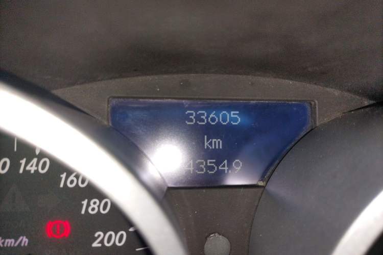 Used Mercedes-Benz SLK-Class 2006 SLK 280 Odometer Close Up