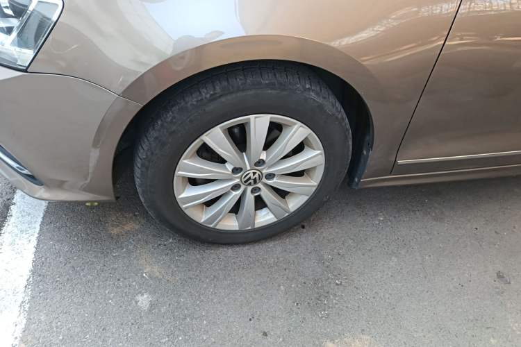 Used Volkswagen Sagitar 2016 230TSI 25th Anniversary Edition Left Front Wheel Hub