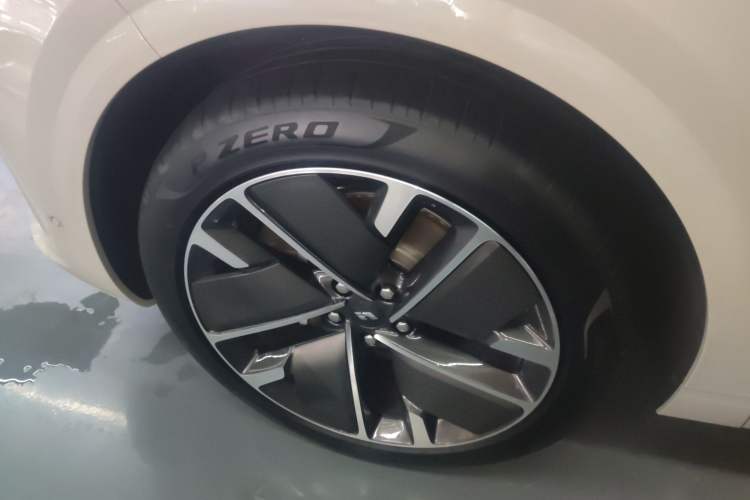 Used Li Auto L6 2025 Max Smart Refresh Edition Left Front Wheel Hub