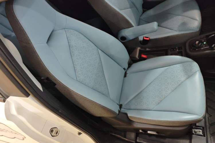 Used Chery Little Ant 2022 Restyled Version Sweet Pink Edition Half-Sugar Version 30.6 kWh 30 kW 301 km Right Front Seat