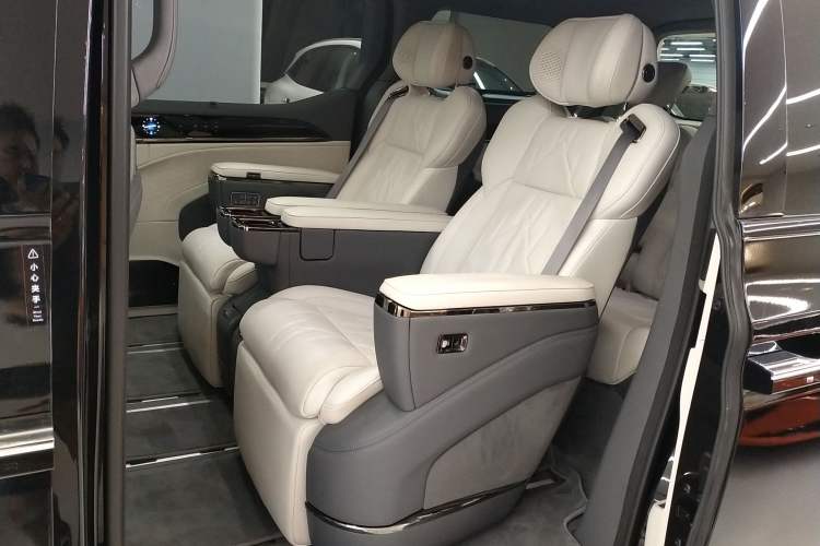 Used Zeekr 009 2024 Six-Seat Executive Version 4WD 108 kWh