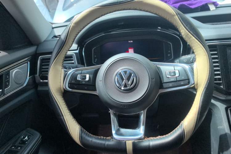 Used Volkswagen Teramont X 2020 Facelifted 330TSI Two-Wheel-Drive Luxury Edition Steering Wheel