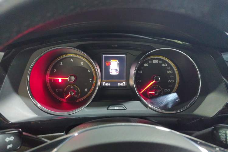 Used Volkswagen Tiguan L 2019 380TSI Automatic All-Wheel Drive Luxury Edition with 7 Seats China VI Standard
