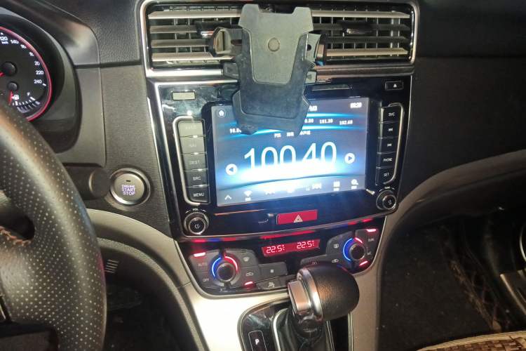 Used Haval H6 2015 Sport Edition 1.5T Automatic Two-Wheel Drive Luxury Model Audio And AC Panel