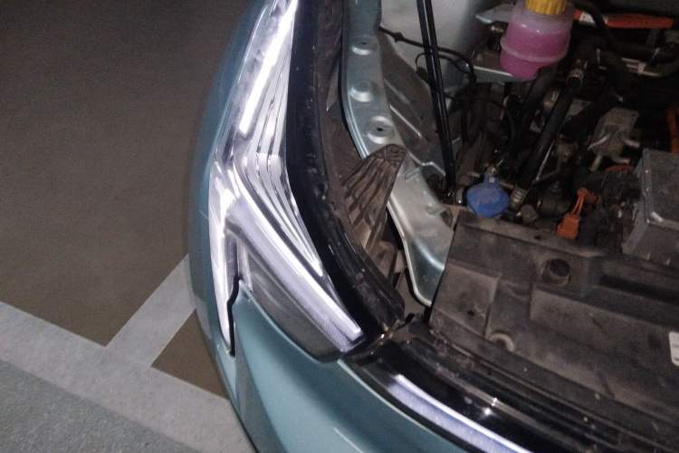 Used NETA U 2022 Zhi400 Pro Ternary Lithium Right Front Headlight