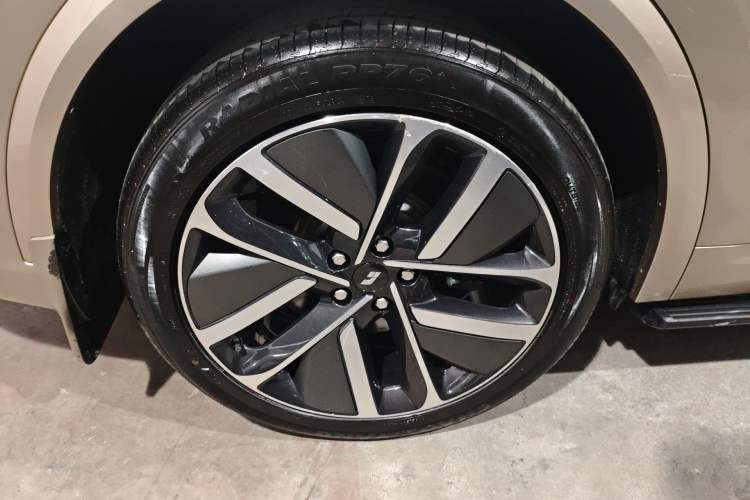 Used Li Auto L9 2022 Max model Right Rear Wheel Hub