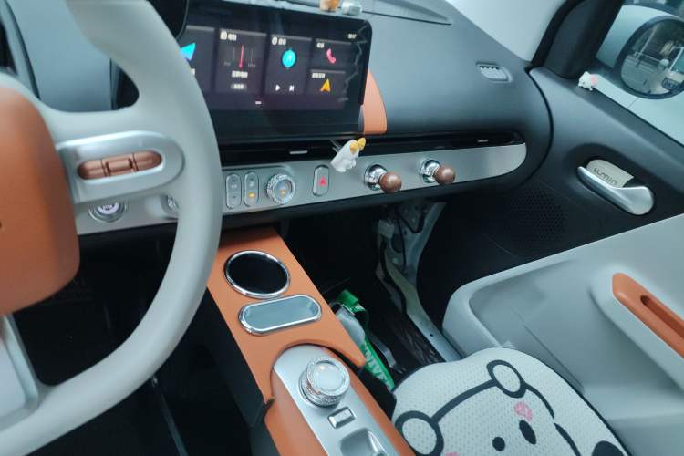 Used CHANGAN NEVO Lumin 2023 301km Honey Dew Edition Audio And AC Panel