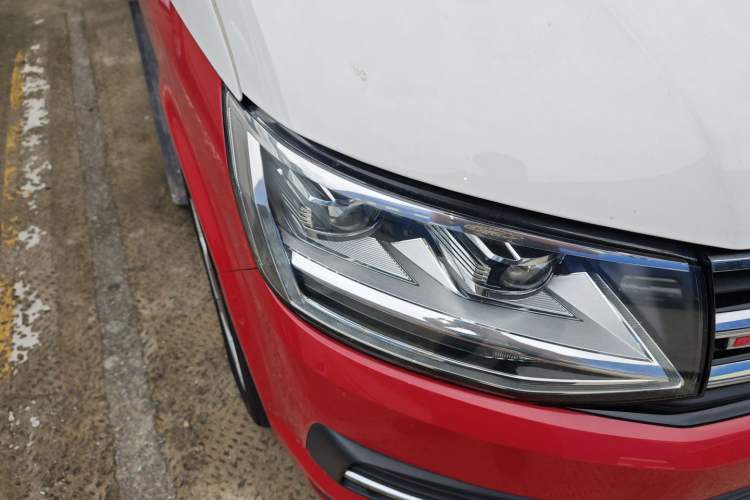 Used Volkswagen Multivan 2018 2.0 TSI Four-Wheel Drive Comfort Edition 7-Seater Right Front Headlight