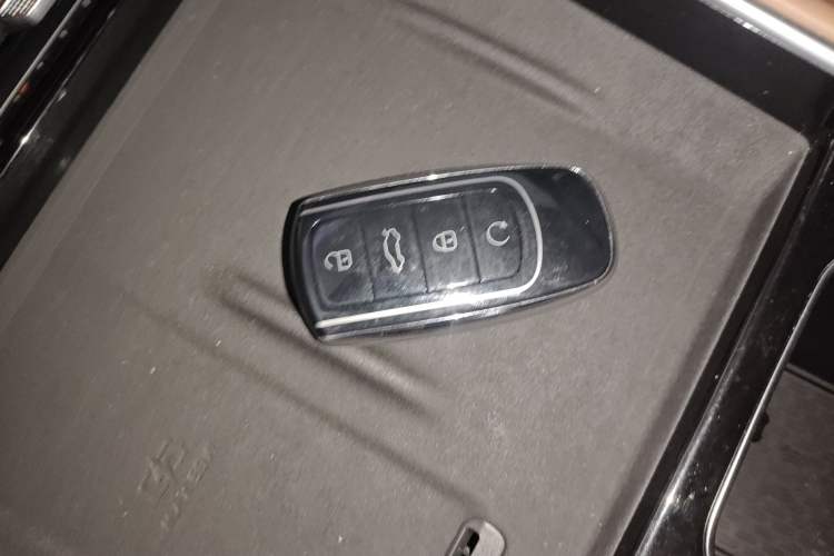 Used Chery Tiggo 8 L 2024 2.0T Two-Wheel Drive Prestige Version 5 Seats
