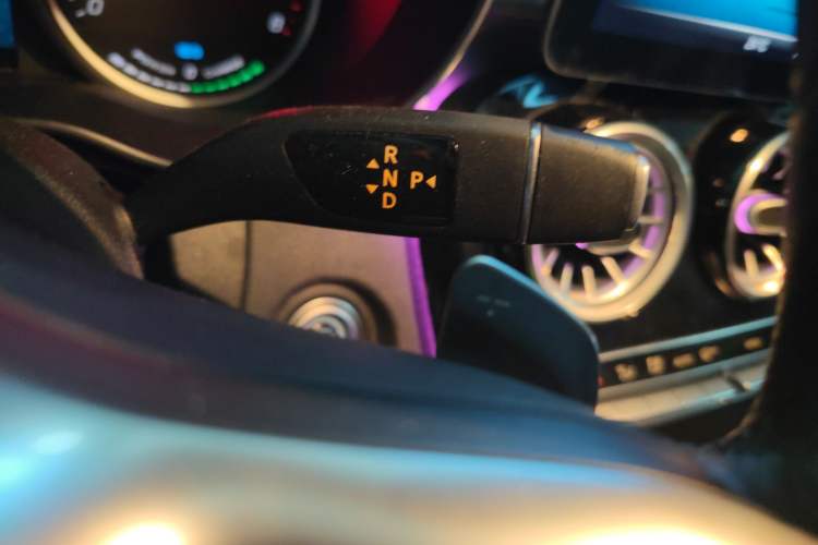 Used Mercedes-Benz C-Class 2019 C 260 Sport Edition Gear Lever