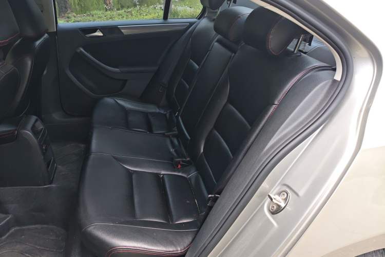 Used Volkswagen Sagitar 2012 1.6L Manual Fashion Edition