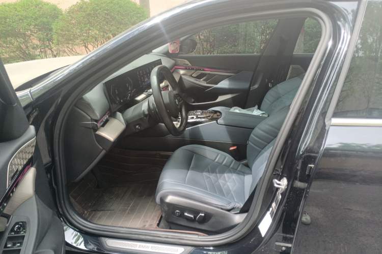 Used BMW 5 Series 2024 530Li Luxury Package Premium Edition Left Front Seat