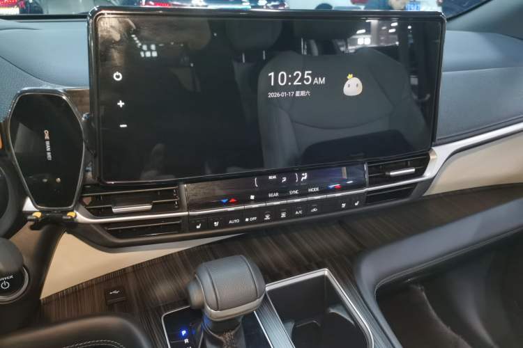 Used Toyota Sienna 2024 2.5L Hybrid Four-Wheel Drive Prestige Edition
