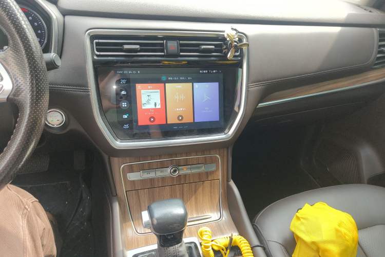 Used Roewe RX8 2018 30T Smart Connectivity All-Wheel Drive Supreme Edition