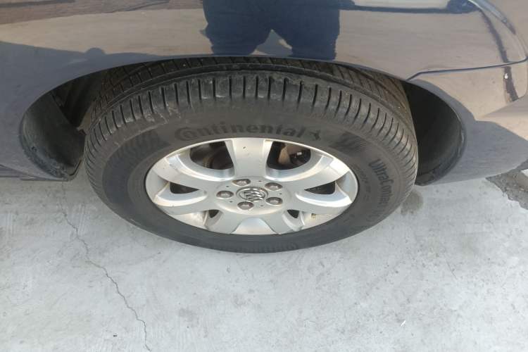 Used Buick GL8 2006 Lu Zun 3.0L CT Comfort Edition Right Front Wheel Hub