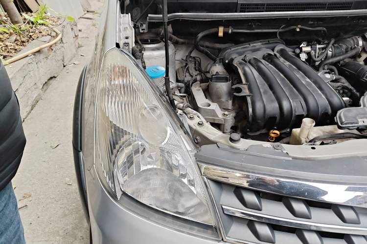Used Nissan Livina 2010 Jingrui Edition 1.6L Manual Standard Model Right Front Headlight