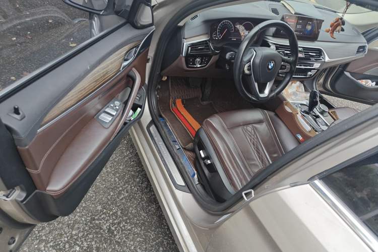 Used BMW 5 Series 2019 530Li Leading Model Luxury Package Driver Seat