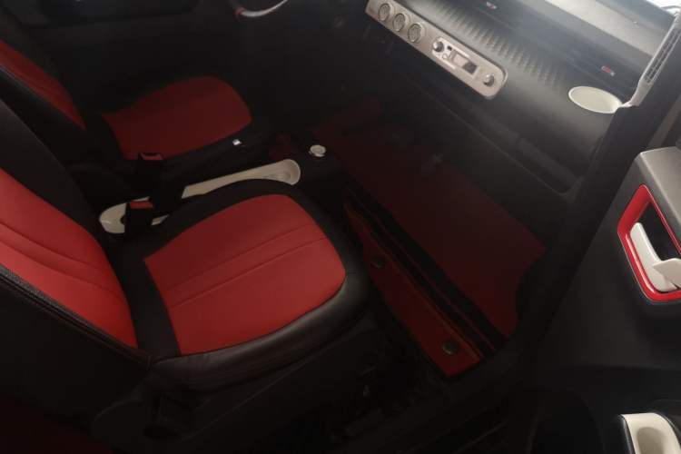 Used Wuling Hongguang MINIEV 2022 GAMEBOY 300km Enthusiast Model with Lithium Iron Phosphate Right Front Seat