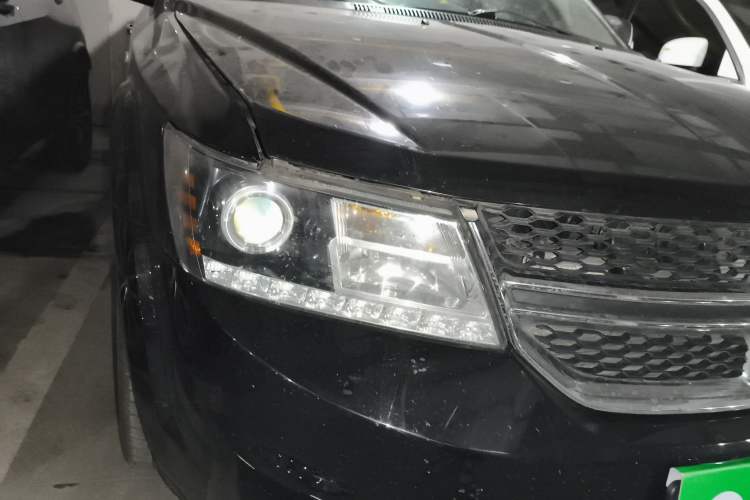 Used Dodge Journey 2013 2.4L Two-Wheel Drive Luxury Version Right Front Headlight