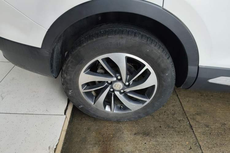 Used Baojun 560 2016 1.8L Manual Luxury Edition Right Rear Wheel Hub