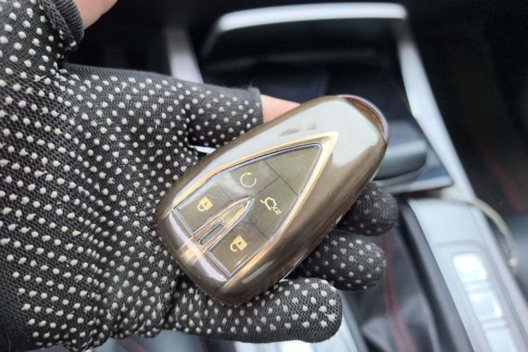 Used CHANGAN OSHAN X7 2020 1.5T Automatic Luxury Version Vehicle Key