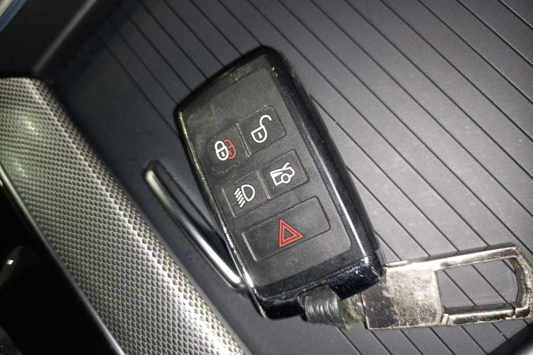 Used Jaguar XEL 2023 2.0T 200 PS R-DYNAMIC Youth Sports Edition
