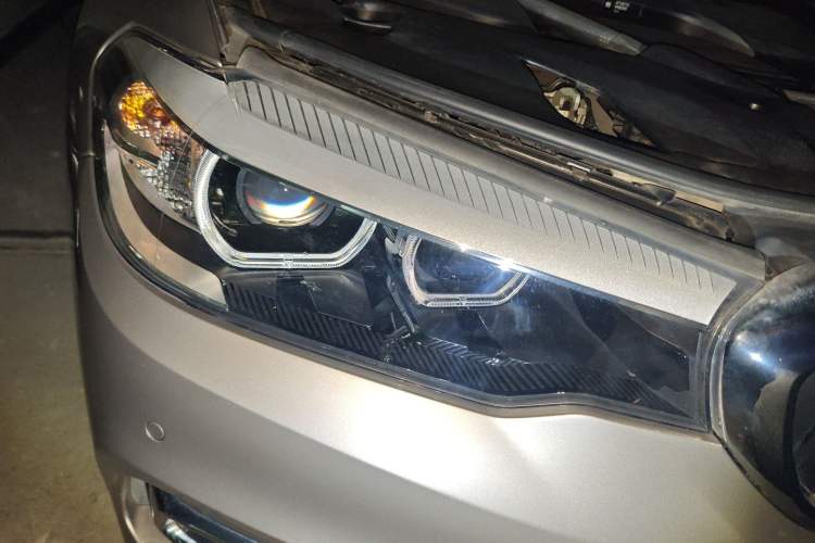 Used BMW 5 Series 2019 Facelifted 530Li Leading Edition Luxury Package Right Front Headlight