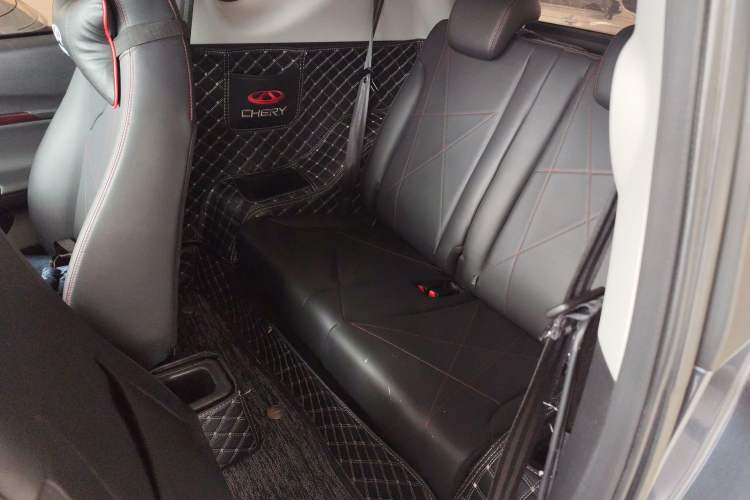 Used Chery QQ Little Ant 2022 Restyled Version Sweet Pink Edition Half-Sugar Version 30.6 kWh 30 kW 301 km Left Rear Seat