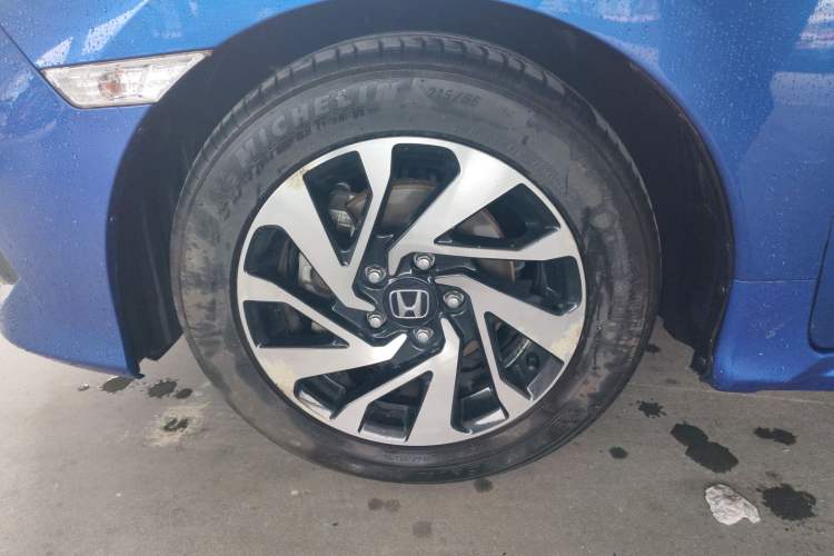 Used Honda Civic 2016 220TURBO CVT Luxury Edition Left Front Wheel Hub