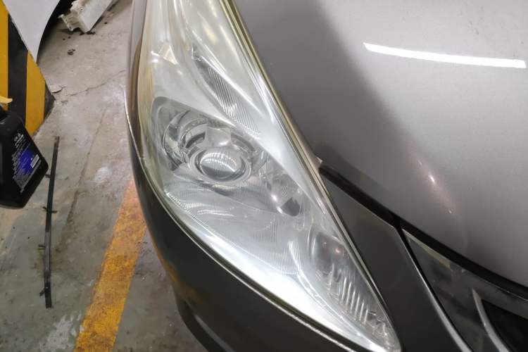 Used Nissan Tiida 2013 1.6L CVT Cool Cafe Edition
