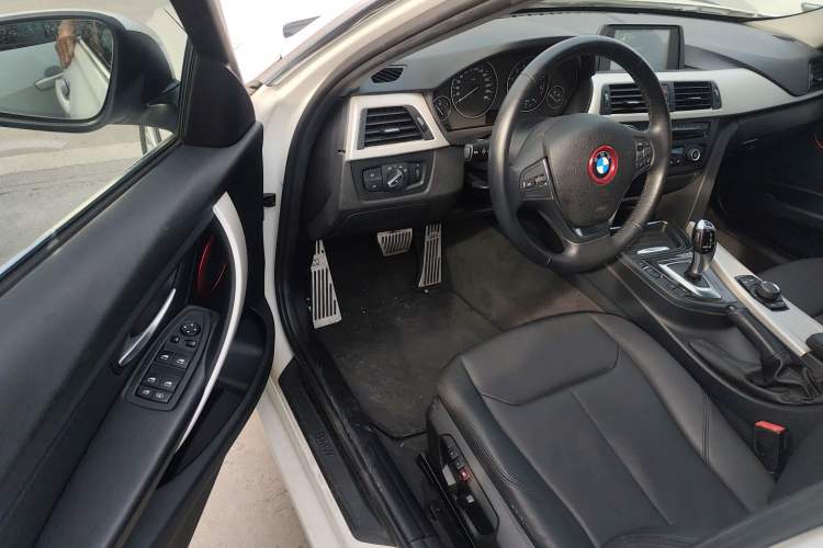 Used BMW 3 Series 2015 320Li Luxury Edition Fashion Model
