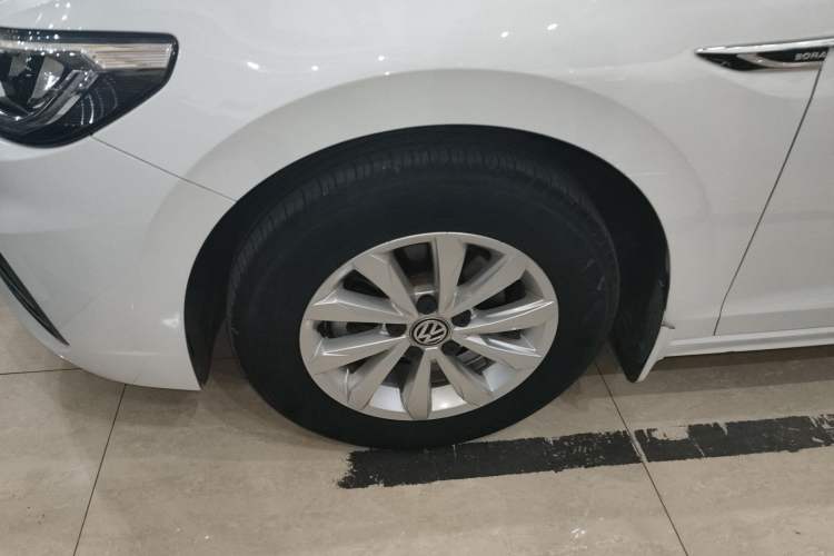 Used Volkswagen Bora 2020 1.5L Manual Fashion Edition Left Front Wheel Hub