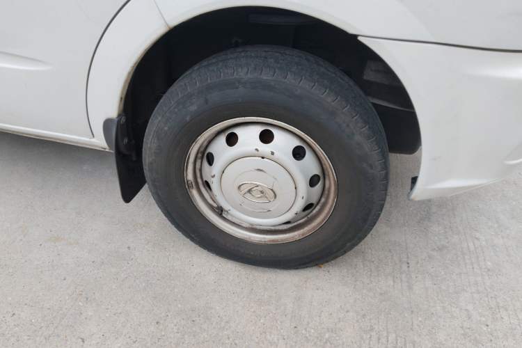 Used SAIC MAXUS Xintu V80 2021 2.0T Manual Classic Aoyuntong 127 PS Mid-axle Mid-roof 6/7/8/9-Seater Right Front Wheel Hub