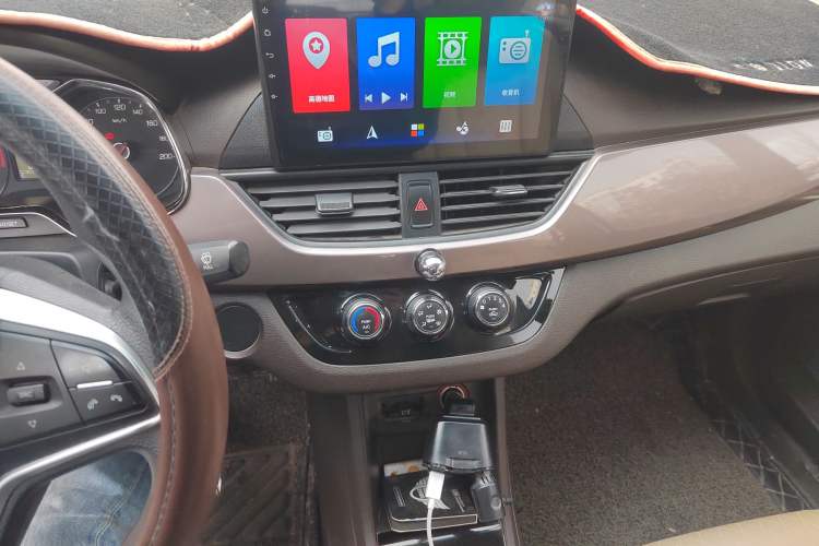 Used Baojun 310W 2017 1.5L Manual Fashion Model China V