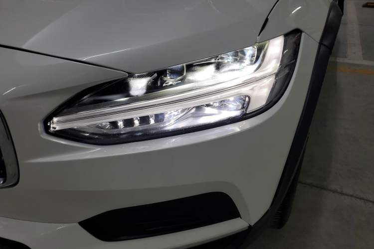 Used Volvo V90 2022 Cross Country B5 AWD Smart Range Edition