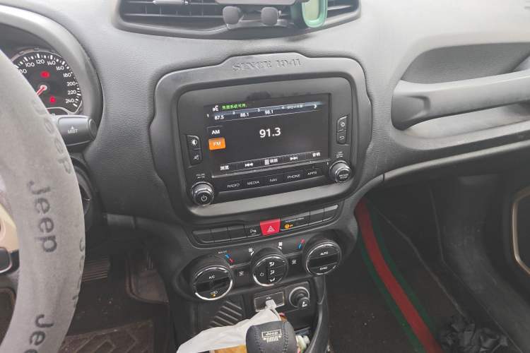 Used Jeep Renegade 2016 1.4T Automatic Jingneng Version+ Audio And AC Panel