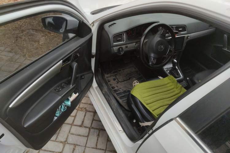 Used Volkswagen Lavida 2013 Revised Version 1.6L Automatic Luxury Edition
