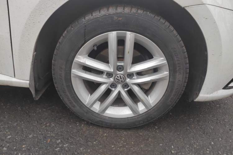 Used Volkswagen Gran Lavida 2017 180TSI DSG Comfort Edition Right Front Wheel Hub