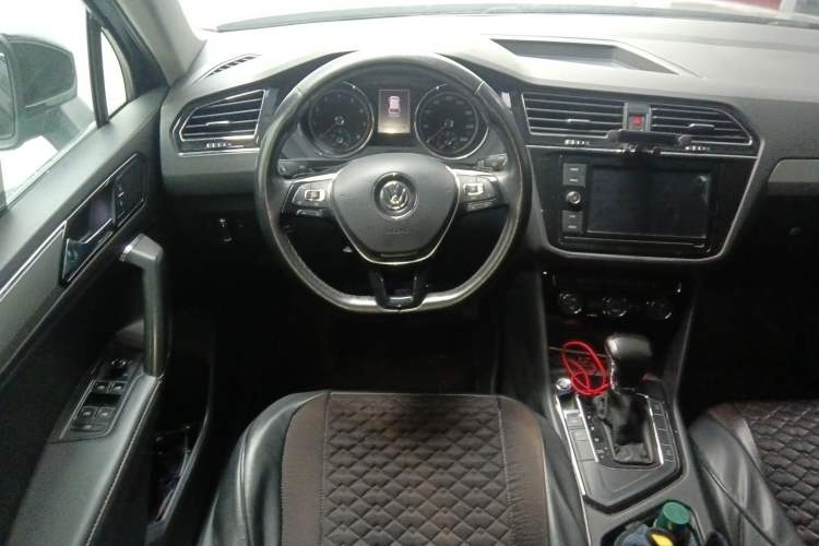 Used Volkswagen Tiguan L 2018 Facelift 330TSI Automatic Two-Wheel Drive Luxury Edition Steering Wheel
