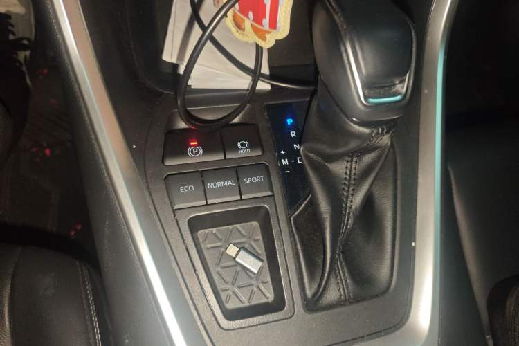 Used Toyota RAV4 2023 2.0L CVT Two-Wheel Drive Fashion Plus Edition Gear Lever