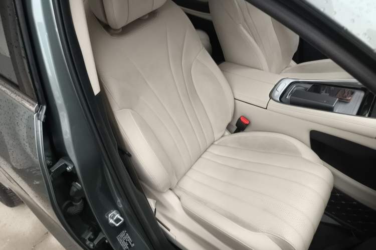 Used EXEED Lingyun 2024 300T Two-Wheel Drive Starlight Edition
