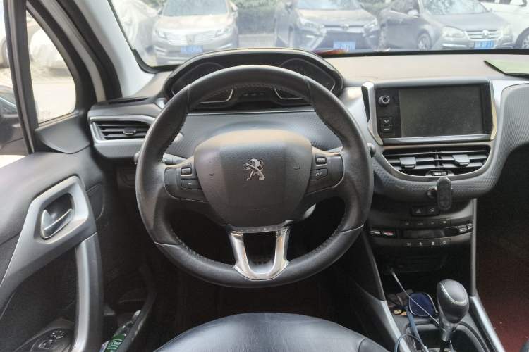 Used Peugeot 2008 2015 1.6THP Automatic Navigation Edition Steering Wheel