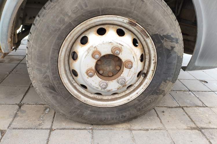 Used Iveco Power Daily 2017 2.5T Deluxe A32 Mid-Roof 5-7 Seater 47Z5 Passenger Van Right Front Wheel Hub