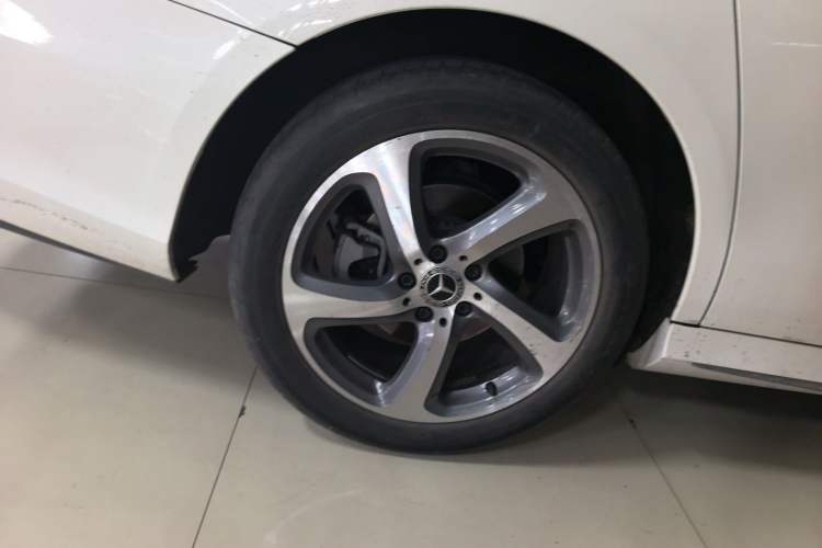 Used Mercedes-Benz E-Class 2019 E 300 L Sporty and Stylish Model Exterior 5